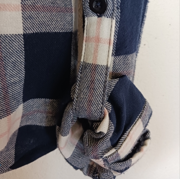 💙Plaid flannel love fire crop top with half sleeves - Picture 7 of 12